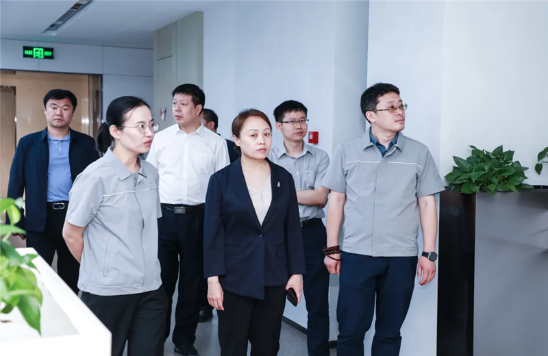 2023年5月15日，河北建材职业技术学院党委书记张明莉一行到918搏天堂北京集团进行校企合作交流。